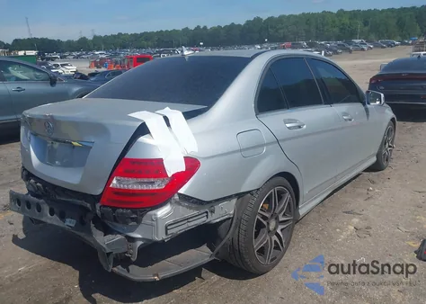 2014 Mercedes-Benz C 250 Luxury/Sport z USA, uszkodzony, nr VIN WDDGF4HB0EG248697